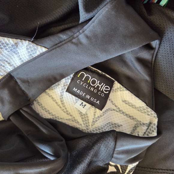 Moxie Cycling Jerseys Womens Lot of 2 Size M Pullover Jerseys Tanks Pockets - Picture 5 of 5